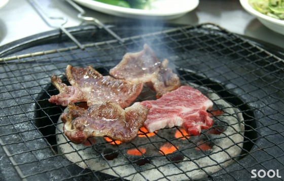 마블링이 블링블링~ 연탄불에 구워 먹는 태백 한우