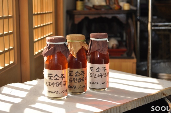 반드시 어린아이부터 마시고 나서 어른들이 마시는 屠蘇酒