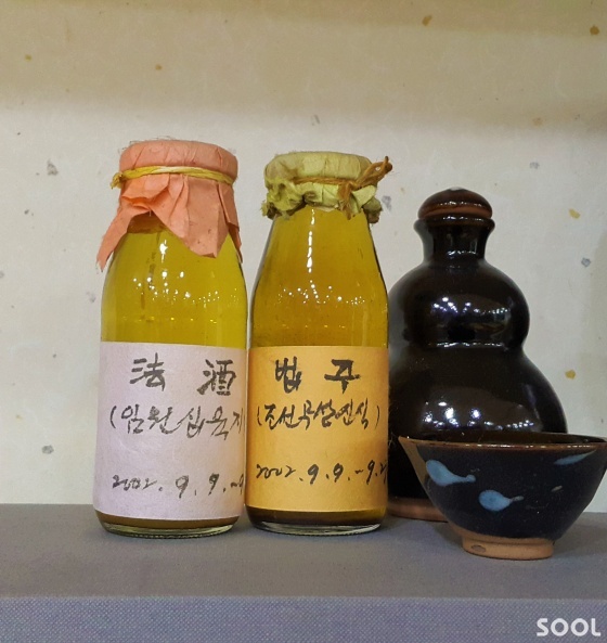 문무백관이나 사신들만이 즐겨 마실 수 있도록 제한하는 특별주 ‘법주(法酒)’
