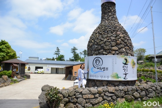 청정 제주 자연의 맛을 은은하게 첨가한 ‘오메기술’과 ‘고소리술’
