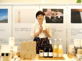 한국 고급 막걸리로 ‘랜선’ 건배