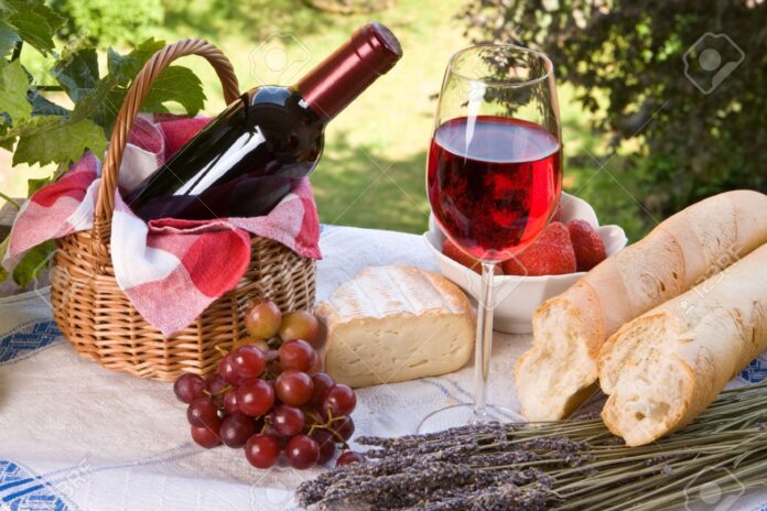 13563486-Romantic-lunch-setting-with-wine-bread-and-fruit-Stock-Photo-wine-~