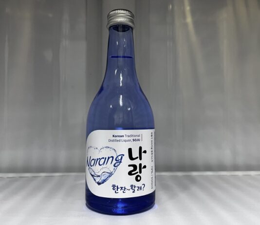 가볍게 같이 즐기는 트랜디한 감각의 전통 증류식 소주 19% ‘나랑’