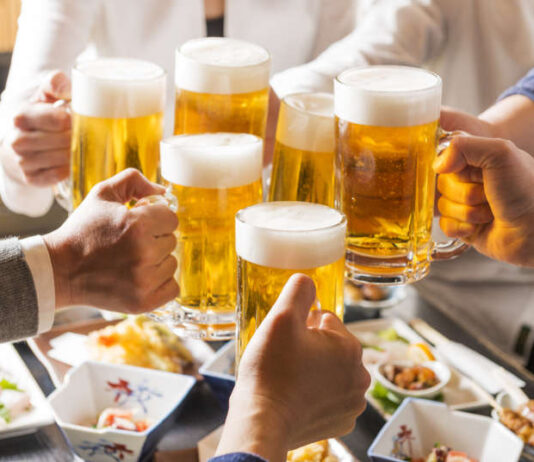 술을 마시면 생각하는 사람